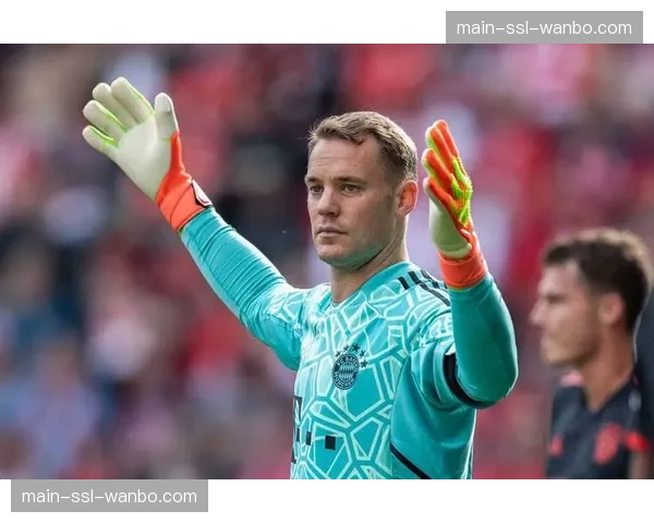 特写：诺伊尔两次神扑后，酋长球场陷入短暂沉寂