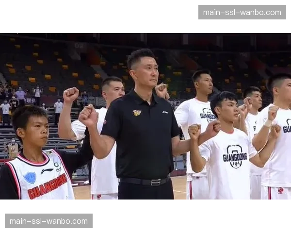 姚明现身CBA少年训练营，强调“体育回归教育”理念